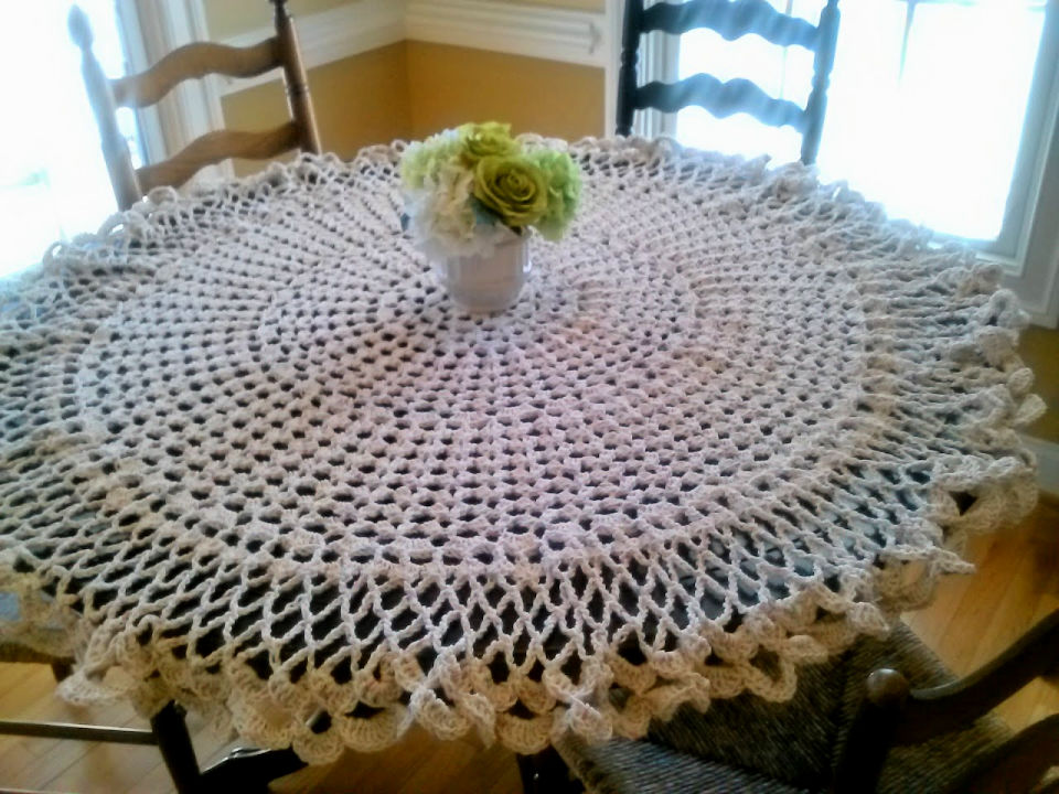 25-free-crochet-tablecloth-patterns-crochet-me